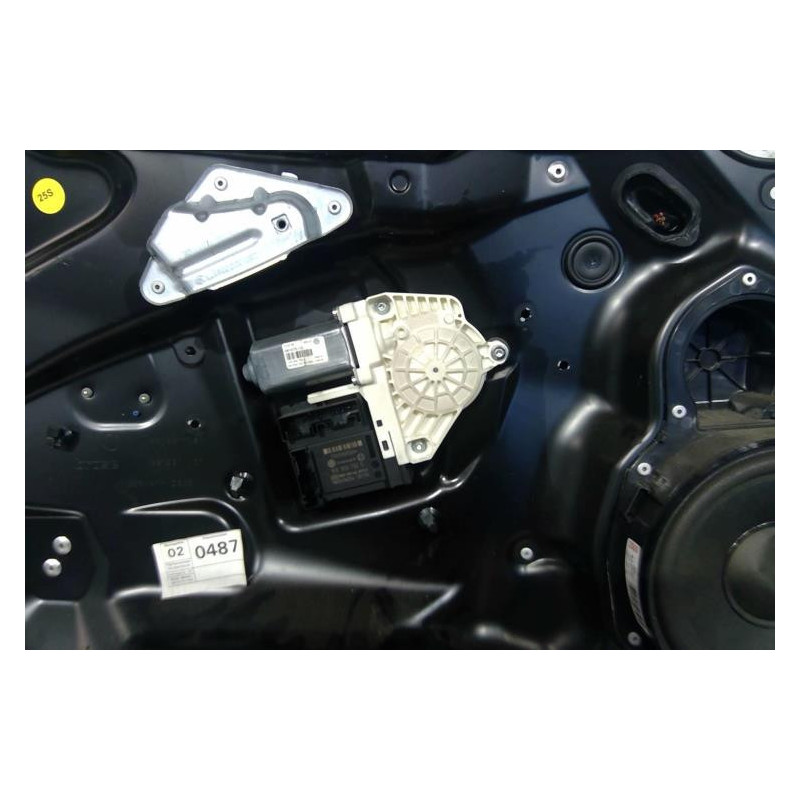 Leve vitre electrique avant gauche VOLKSWAGEN PASSAT 7 Photo n°1