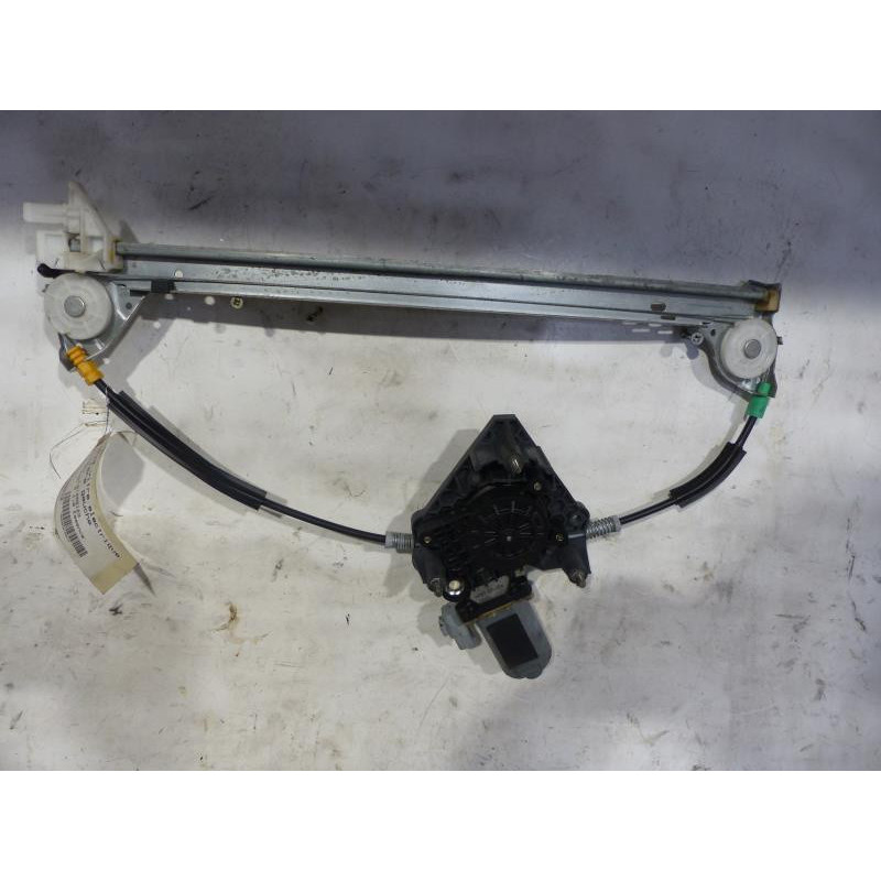 Leve vitre electrique arriere gauche PEUGEOT 406 Photo n°1