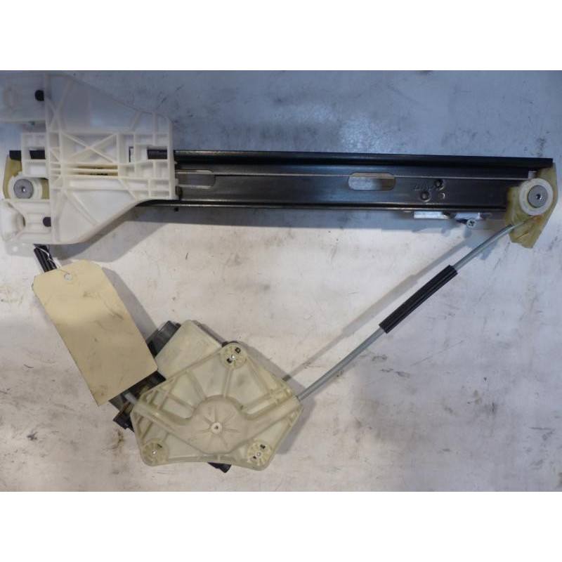 Leve vitre electrique arriere gauche SEAT LEON 3 Photo n°1