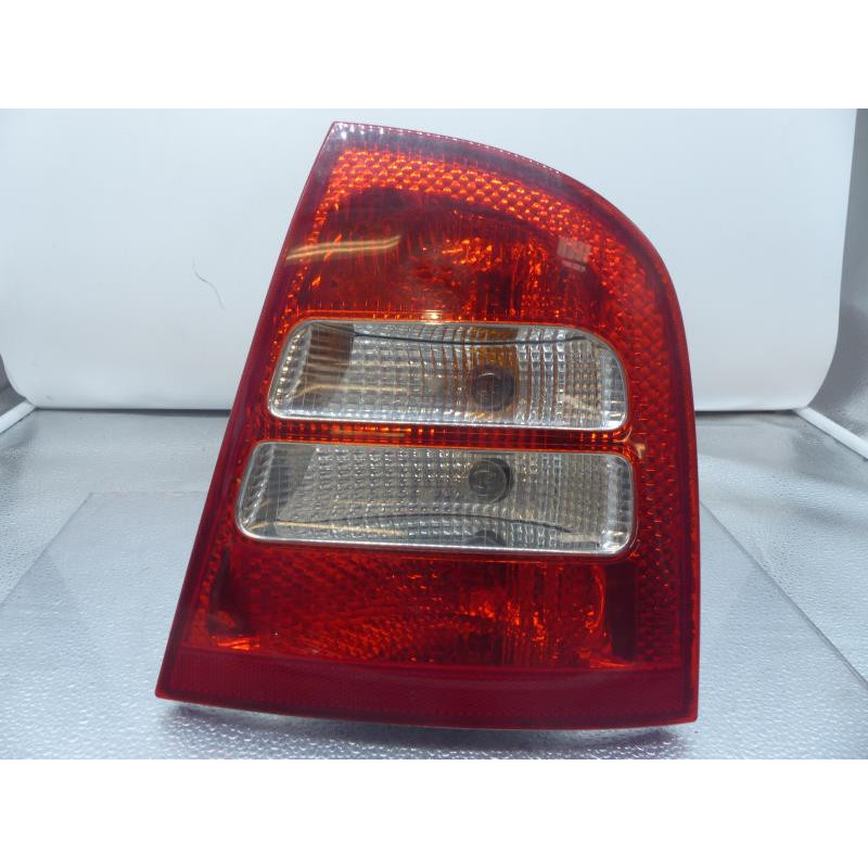 Feu arriere principal droit (feux) SKODA OCTAVIA 1 Photo n°1