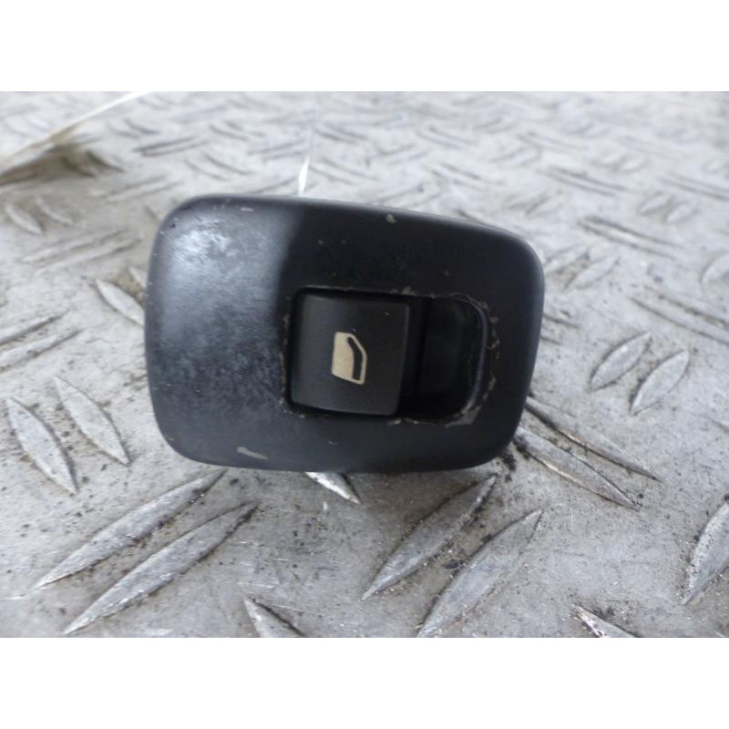 Interrupteur de leve vitre arriere droit PEUGEOT 508 1 SW Photo n°1