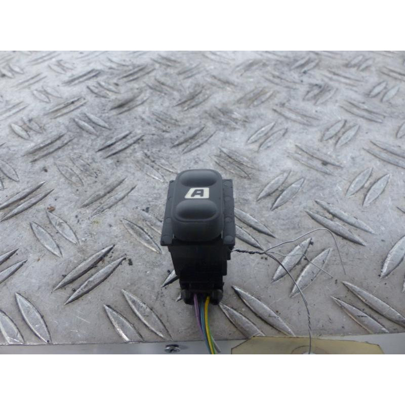Interrupteur de leve vitre arriere droit PEUGEOT 607 Photo n°1