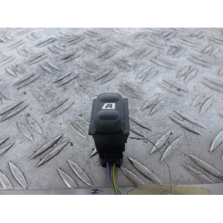Interrupteur de leve vitre arriere droit PEUGEOT 607