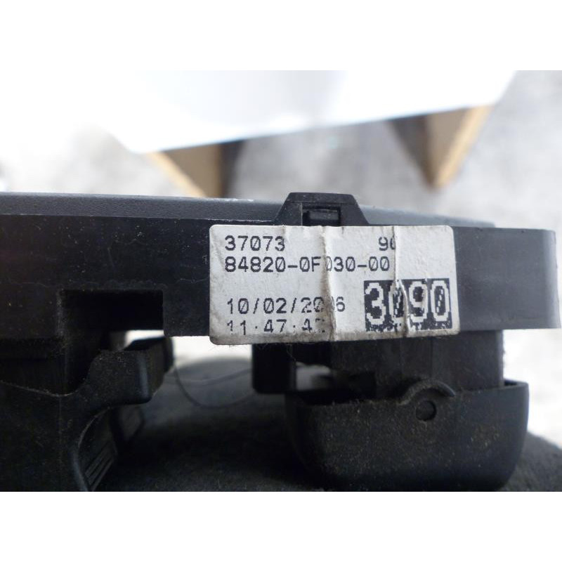 Interrupteur de leve vitre avant gauche TOYOTA COROLLA VERSO 2 Photo n°1