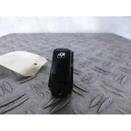 Interrupteur de leve vitre avant droit KIA RIO 2