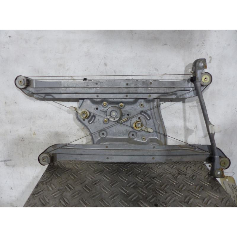 Leve vitre electrique avant gauche MITSUBISHI GRANDIS Photo n°1