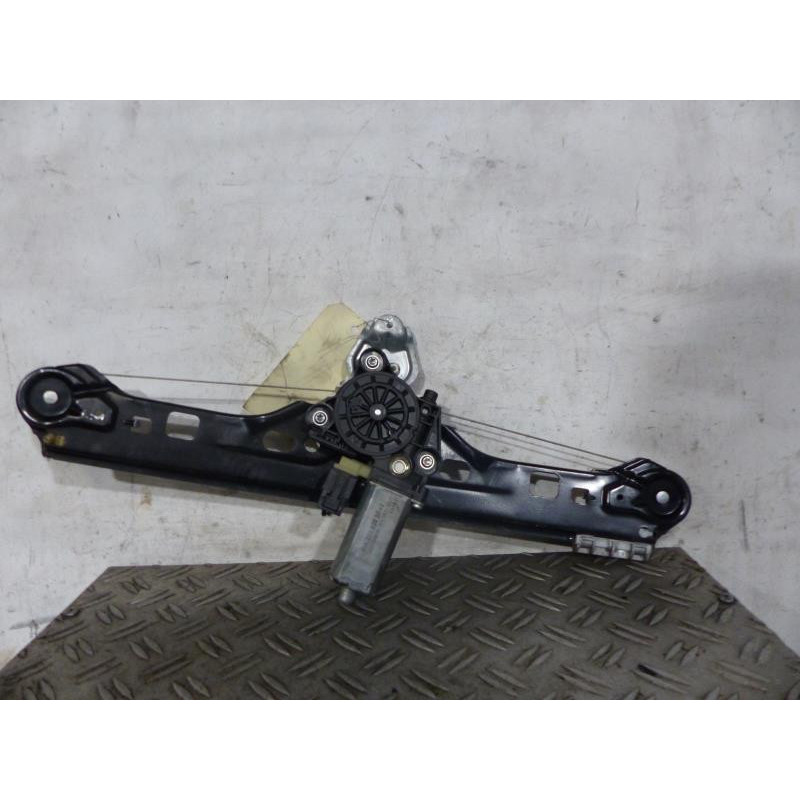 Leve vitre electrique arriere droit MERCEDES CLASSE C 203 Photo n°1