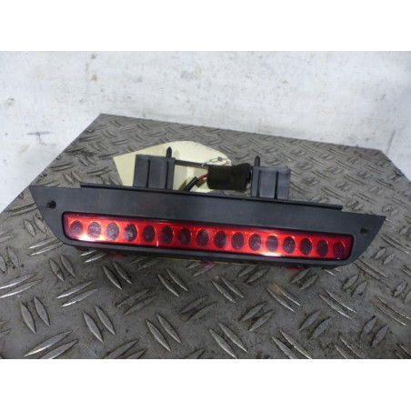 Feu arriere stop central KIA CARENS 2