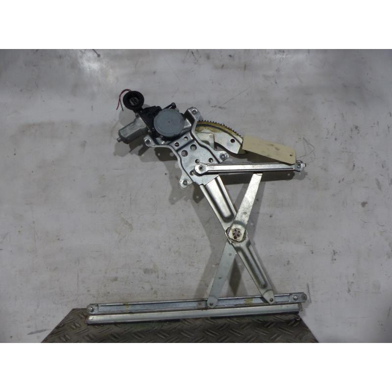 Leve vitre electrique avant gauche SUZUKI SWIFT 3 Photo n°1