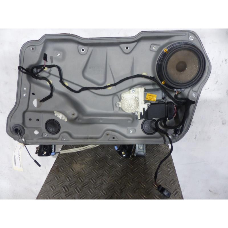 Leve vitre electrique arriere droit VOLKSWAGEN BORA Photo n°1