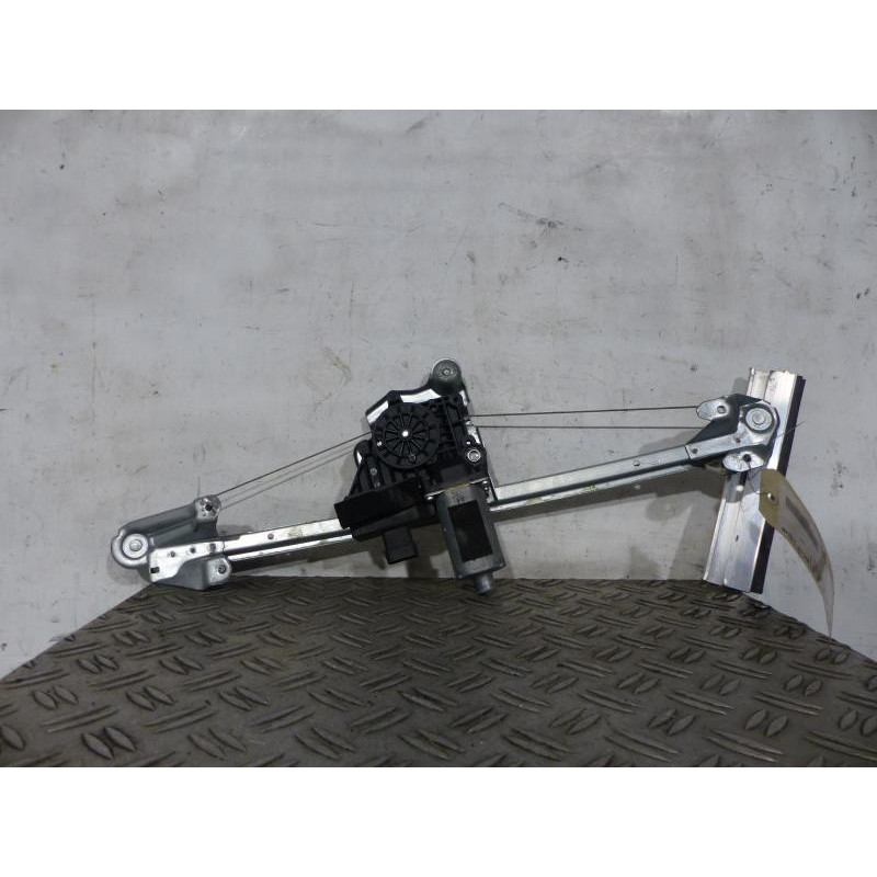 Leve vitre electrique arriere droit OPEL ZAFIRA B Photo n°1