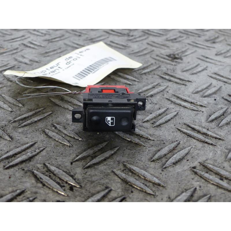 Interrupteur de leve vitre avant droit RENAULT SAFRANE Photo n°1