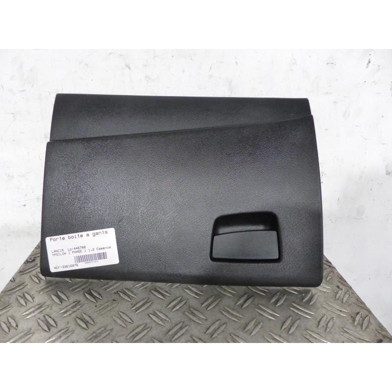 Porte boite a gants LANCIA YPSILON 4 Photo n°1