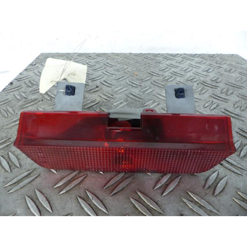 Feu arriere stop central TOYOTA RAV4 2 Photo n°1