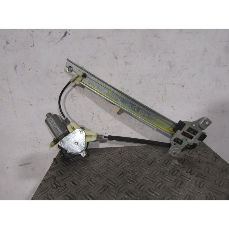 Leve vitre electrique arriere droit TOYOTA AVENSIS 1 Photo n°1