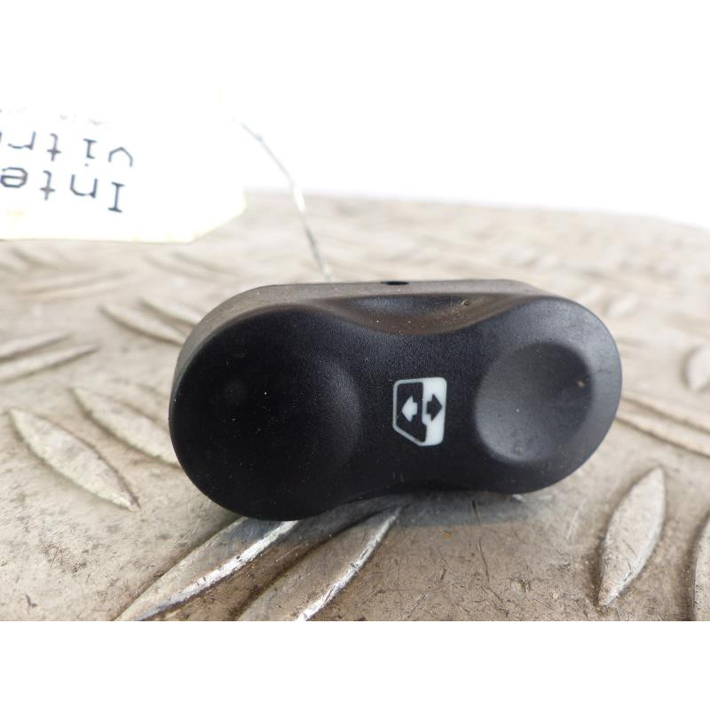 Interrupteur de leve vitre avant droit DACIA SANDERO 1 Photo n°1