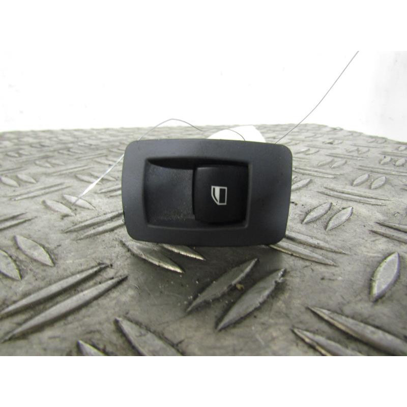 Interrupteur de leve vitre arriere gauche BMW SERIE 1 E87 Photo n°1