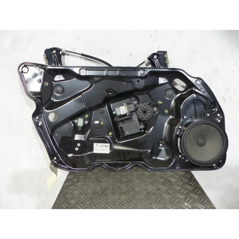 Leve vitre electrique avant gauche VOLKSWAGEN PASSAT 6 Photo n°1