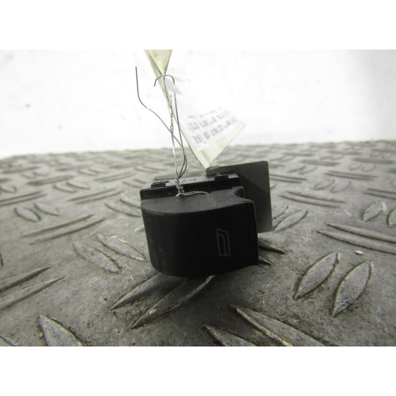 Interrupteur de leve vitre arriere droit AUDI A3 1 Photo n°1