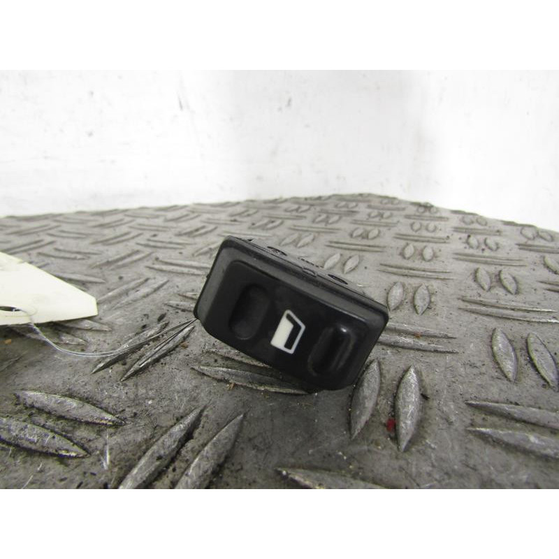 Interrupteur de leve vitre avant droit CITROEN XSARA PICASSO Photo n°1