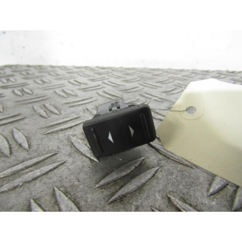 Interrupteur de leve vitre arriere droit FORD C-MAX 1 Photo n°1