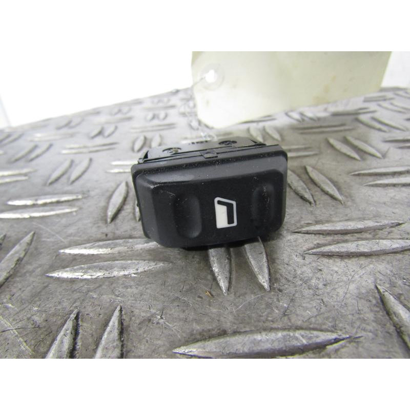 Interrupteur de leve vitre avant droit CITROEN XSARA PICASSO Photo n°1