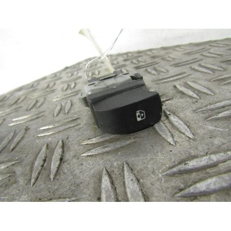 Interrupteur de leve vitre avant droit RENAULT CLIO 3