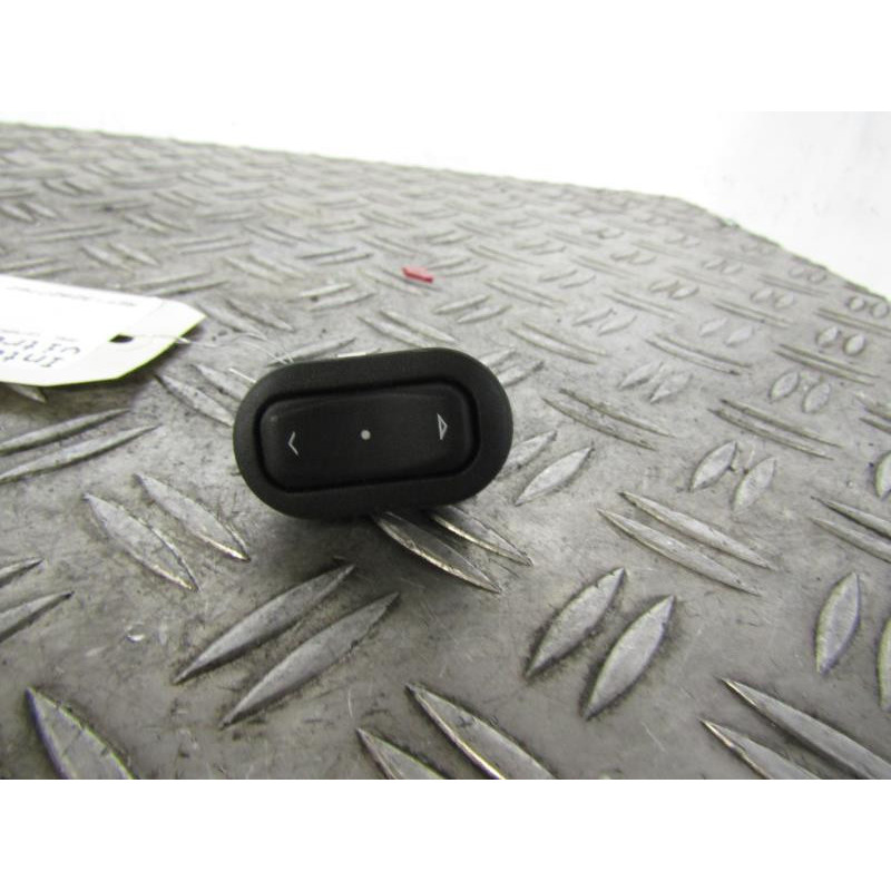 Interrupteur de leve vitre arriere gauche OPEL MERIVA A Photo n°1