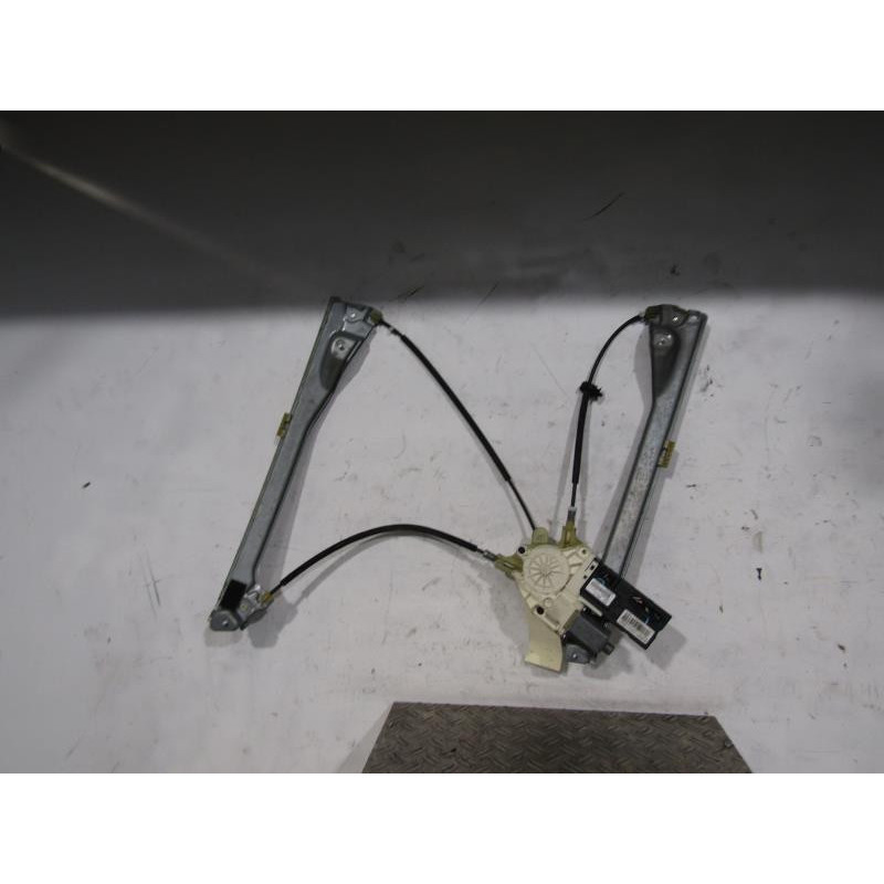 Leve vitre electrique avant droit RENAULT LAGUNA 3 Photo n°1