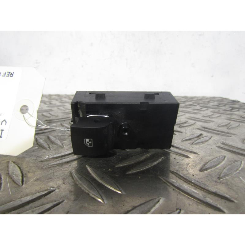 Interrupteur de leve vitre arriere gauche OPEL MOKKA 1 Photo n°1