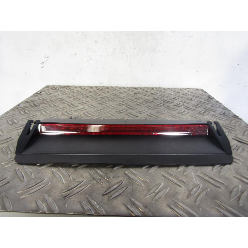Feu arriere stop central VOLKSWAGEN PASSAT 6 Photo n°1