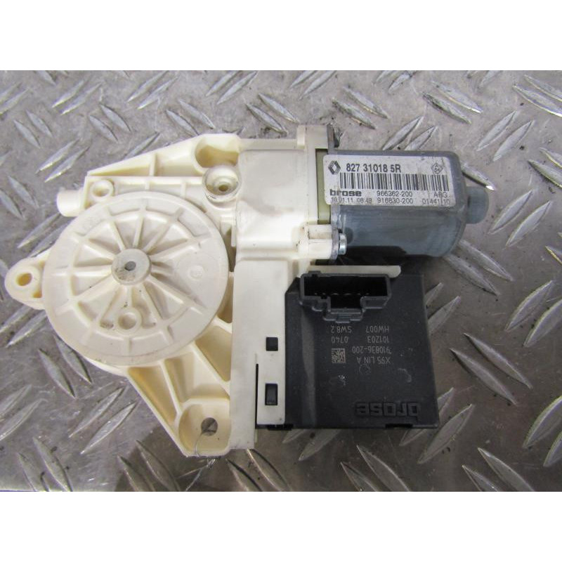 Leve vitre electrique arriere gauche RENAULT MEGANE 3 Photo n°1