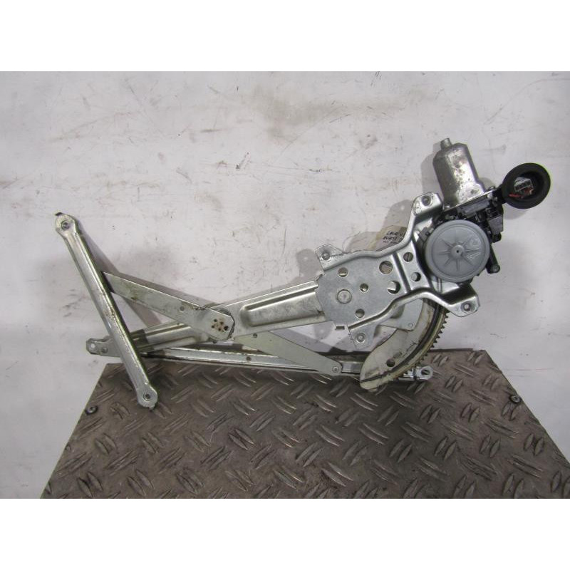 Leve vitre electrique avant gauche SUZUKI SWIFT 3 Photo n°1