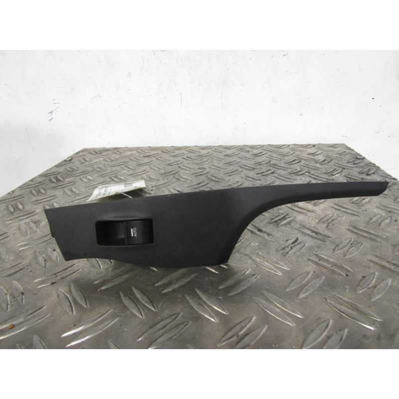 Interrupteur de leve vitre arriere droit HYUNDAI I 40 Photo n°1