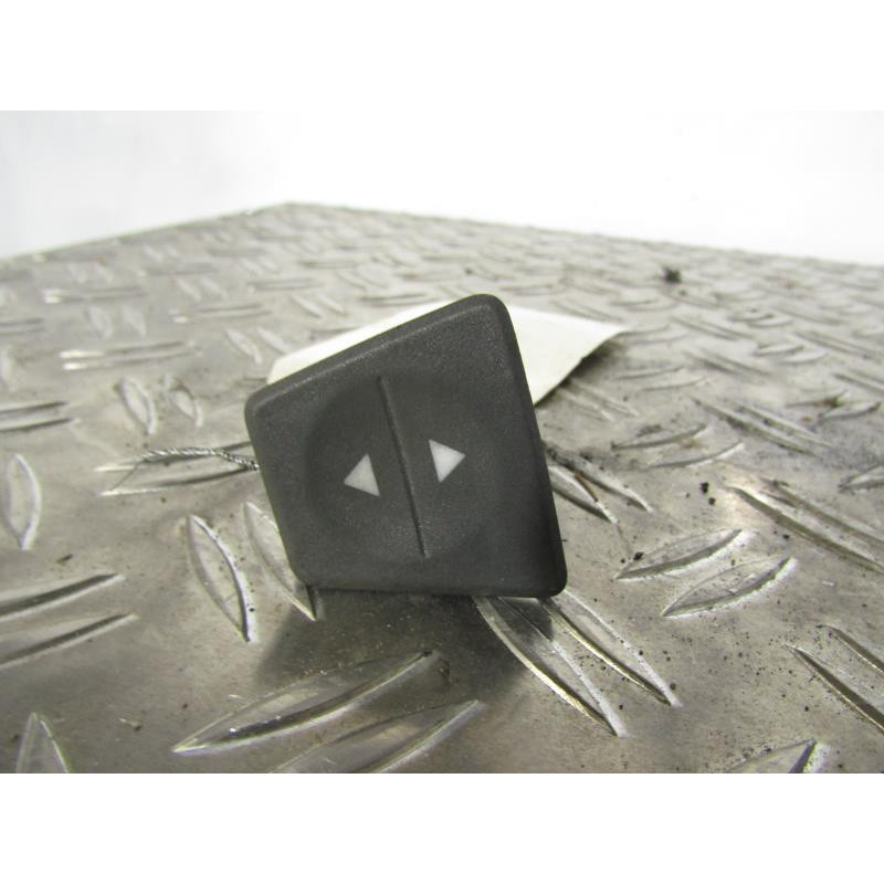 Interrupteur de leve vitre avant droit FIAT PANDA 2 Photo n°1