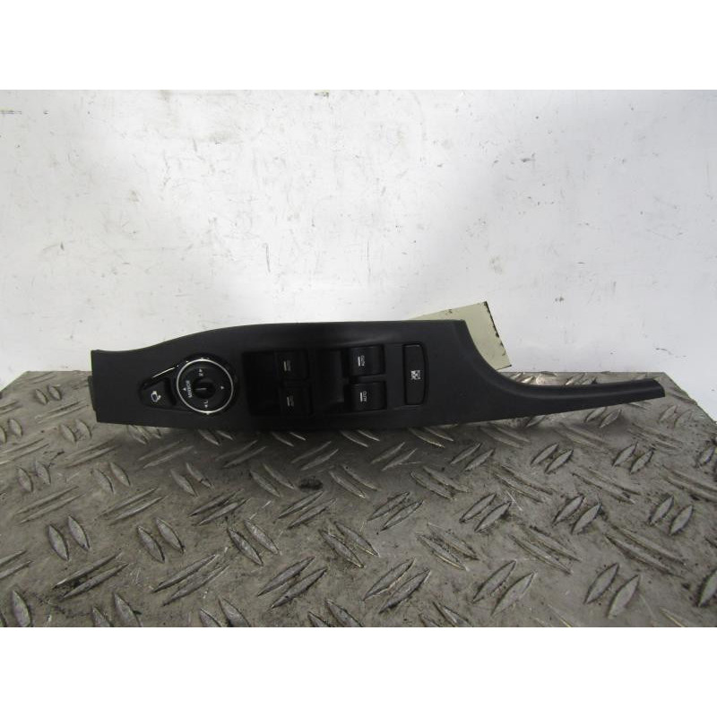 Interrupteur de leve vitre avant gauche HYUNDAI I 40 Photo n°1