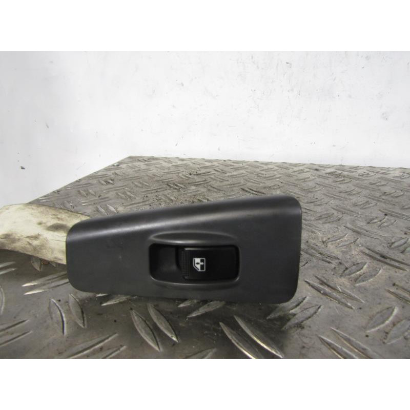 Interrupteur de leve vitre arriere gauche KIA CERATO Photo n°1