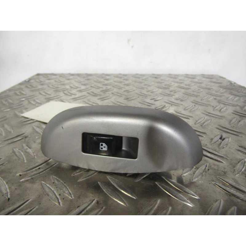 Interrupteur de leve vitre arriere droit CHEVROLET KALOS Photo n°1