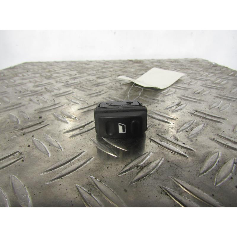 Interrupteur de leve vitre avant droit CITROEN XSARA PICASSO Photo n°1