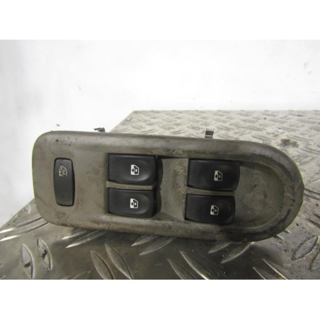 Interrupteur de leve vitre avant gauche RENAULT CLIO 3