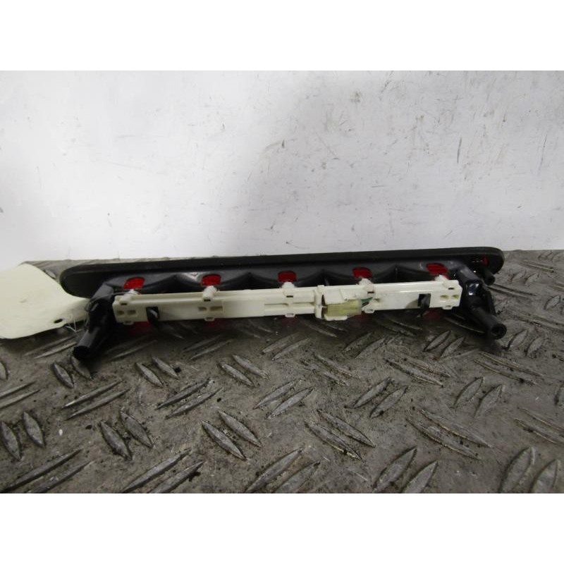 Feu arriere stop central SUZUKI SWIFT 3 Photo n°1