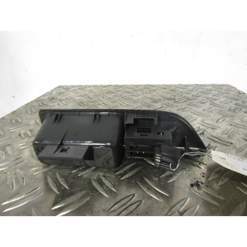 Interrupteur de leve vitre arriere gauche SUZUKI SWIFT 3 Photo n°1