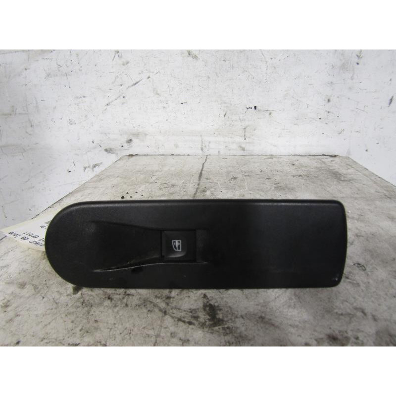 Interrupteur de leve vitre avant droit RENAULT CLIO 4 Photo n°1