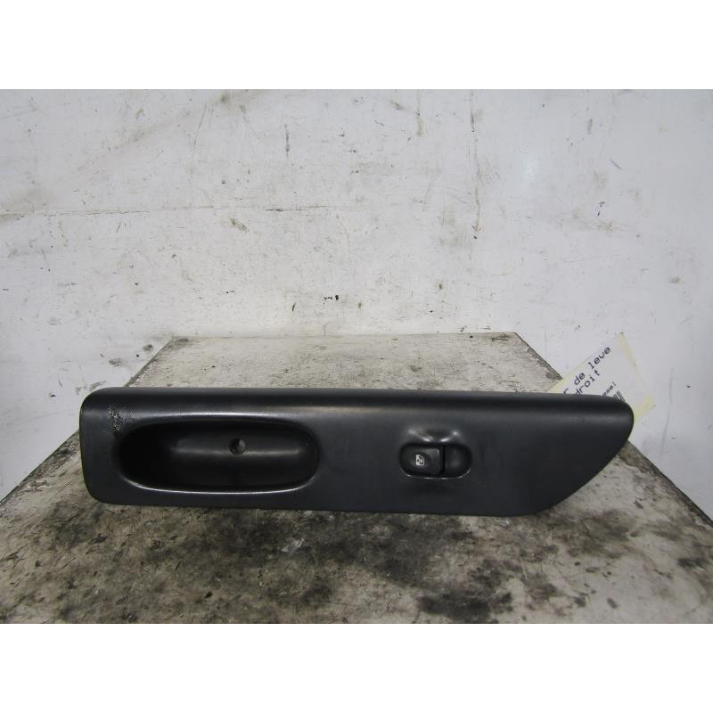 Interrupteur de leve vitre avant droit RENAULT LAGUNA 1 Photo n°1