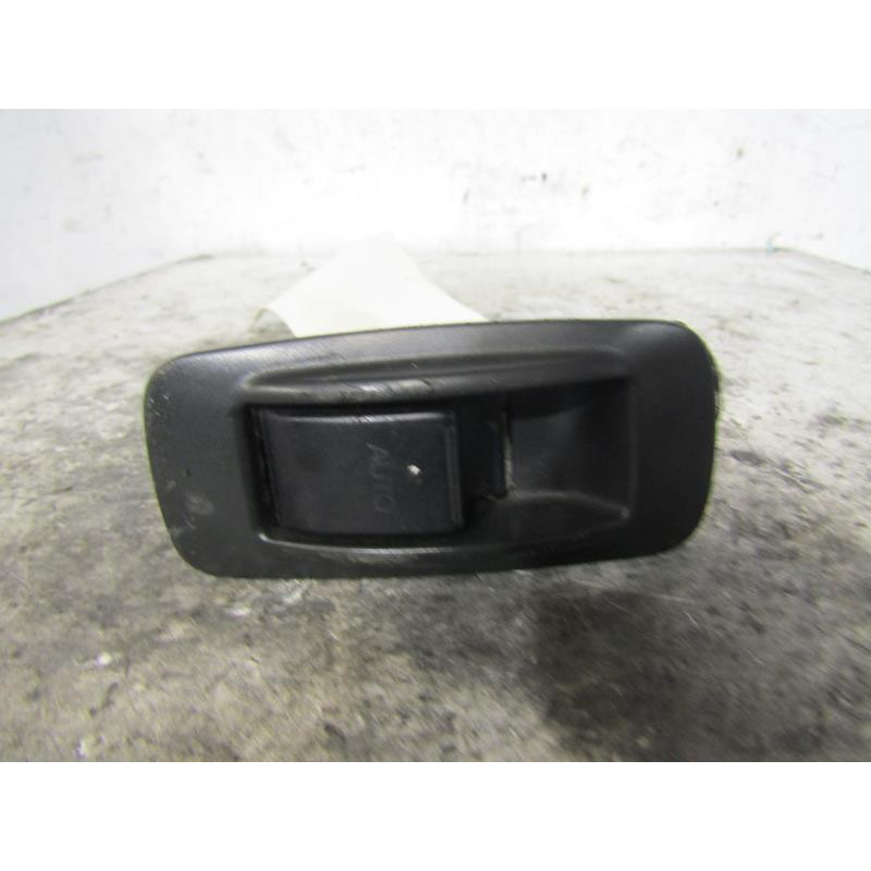 Interrupteur de leve vitre arriere gauche TOYOTA COROLLA 10 Photo n°1