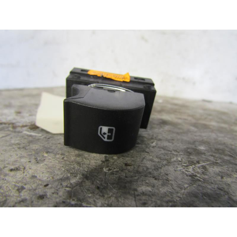 Interrupteur de leve vitre avant droit LANCIA DELTA 3 Photo n°1