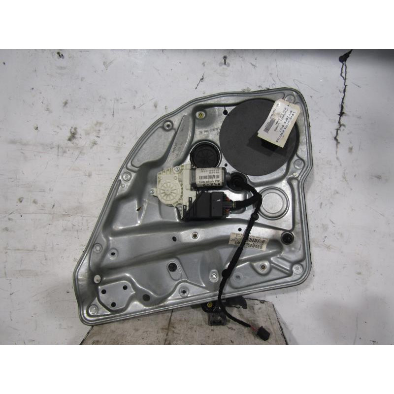 Leve vitre electrique arriere droit VOLKSWAGEN BORA Photo n°1