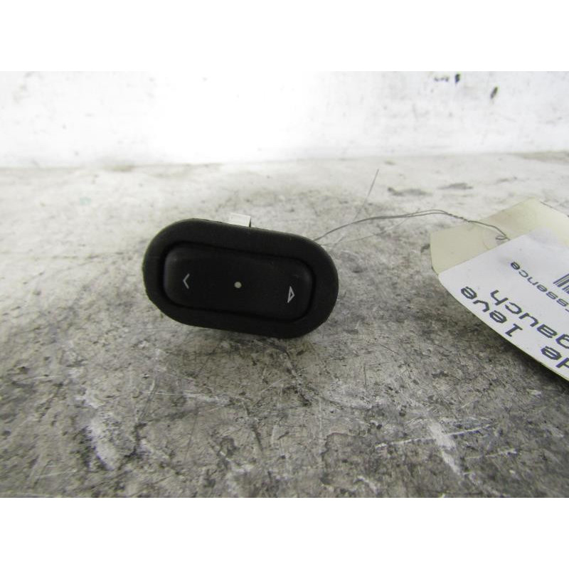 Interrupteur de leve vitre arriere gauche OPEL MERIVA A Photo n°1