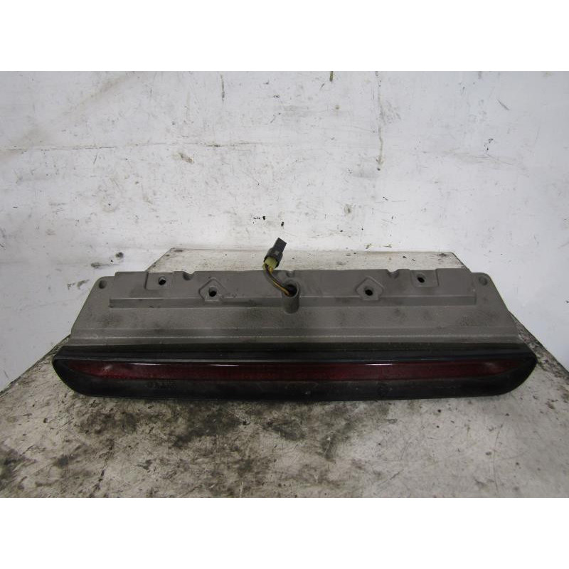 Feu arriere stop central SUBARU FORESTER 2 Photo n°1