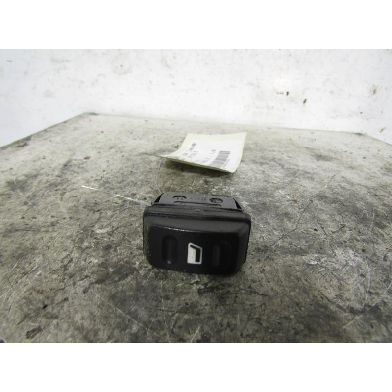 Interrupteur de leve vitre avant droit CITROEN XSARA PICASSO Photo n°1